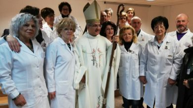 Photo of Il vescovo Monsignore Rosario Gisana celebra all’Umberto I la festa del Malato