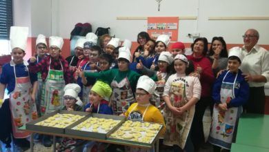 Photo of Progetto Mani in pasta al De Amicis. Adulti e bambini insieme per impastare i panuzzi di San Giuseppe