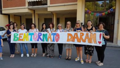Photo of E’ tornato a casa il piccolo Daran il bambino precipitato dal terzo piano lo scorso mese. Ad accoglierlo i suoi compagni con le maestre