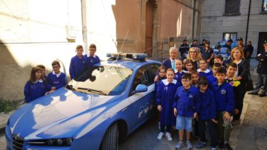 Photo of Un giorno in questura per i bambini della V classe scuola Neglia sezione Pergusa
