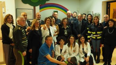 Photo of La Polizia di Stato incontra i bambini ricoverati presso il Reparto di Pediatria dell’Ospedale “Umberto I” di Enna