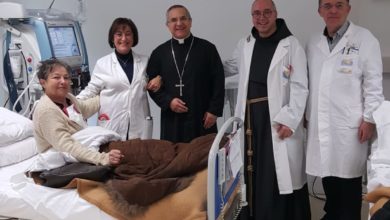 Photo of Il vescovo, Rosario Gisana, in visita all’ospedale Umberto I di Enna per salutare i pazienti