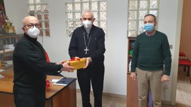 Photo of Confartigianato e Coldiretti regalano un pregiato manufatto al vescovo di Nicosia