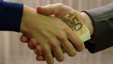 Photo of Parlano i genitori del ragazzo abusato: “La curia ci offrì soldi in cambio del nostro silenzio”