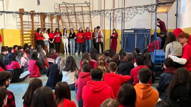 Photo of Il liceo classico si colora di rosso per dire no alla violenza 