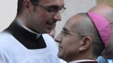 Photo of Udienza Rugolo. Il vescovo al sacerdote: “Per te ci sono i presupposti per diventare Santo”.