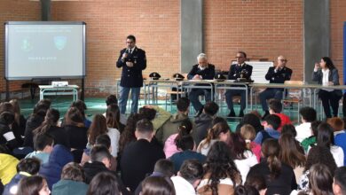 Photo of Nicosia, Incontro della Polizia di Stato con alunni e docenti dell’I.C. Carmine San Felice su cyberbullismo e bullismo