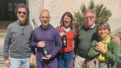 Photo of L’olio della pace di Zagaria sulle note di David Clayton, tastierista dei Simply Red