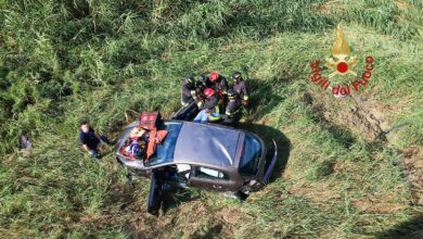 Photo of Auto vola dal cavalcavia sull’A19: tre feriti, decisivo l’intervento di un medico di passaggio