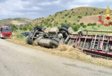 Photo of Autoarticolato si ribalta sulla SP 19, ferito il conducente