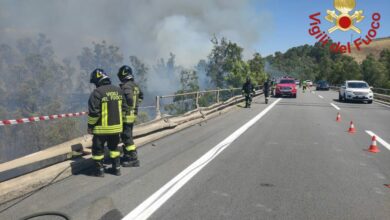 Photo of Camion precipita dal viadotto e prende fuoco: un morto, chiusi svincolo Enna e SS192