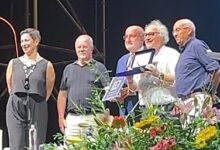 Photo of Giovanni Lo Giudice riceve il Premio Gaber: omaggio al pensiero che non smette di cercare