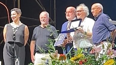Photo of Giovanni Lo Giudice riceve il Premio Gaber: omaggio al pensiero che non smette di cercare
