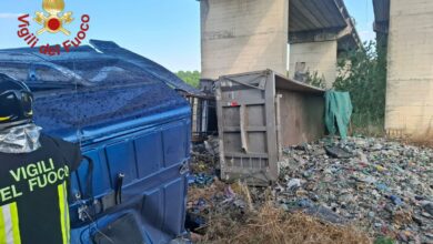 Photo of Autoarticolato precipita dal cavalcavia sulla A19: conducente elitrasportato al Cannizzaro