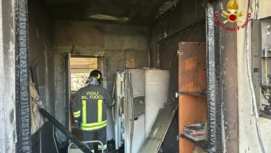 Photo of Barrafranca (En), i vigili del fuoco impegnati per un incendio in un’abitazione