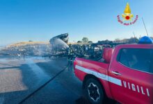Photo of Aidone (En): incendio nei pressi della zona industriale. Coinvolta anche una discarica