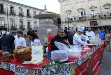 Photo of Il cannolo trionfa a Nicosia: successo travolgente per la prima edizione della festa che celebra