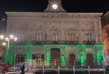 Photo of Nicosia (En) illumina di verde il Palazzo Municipale per la sensibilizzazione sulla Fibrosi Cistica