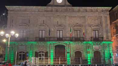 Photo of Nicosia (En) illumina di verde il Palazzo Municipale per la sensibilizzazione sulla Fibrosi Cistica