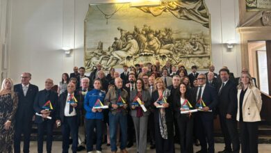 Photo of Luce, terra e memoria: il Premio Sikelós 2025 a Ornella Gullotta