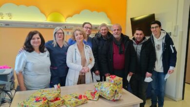 Photo of La Confraternita Maria Ss. di Valverde dona giocattoli al reparto di Pediatria dell’ “Umberto I” di Enna