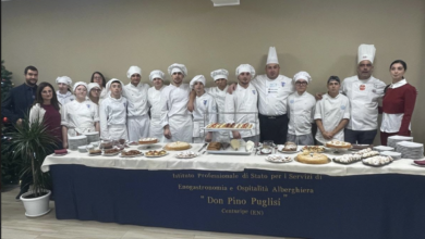 Photo of Donata all’Istituto Alberghiero “Don Pino Puglisi” di Centuripe (EN) la Carta Costituzionale da parte degli insigniti dell’Ordine al Merito della Repubblica Italiana