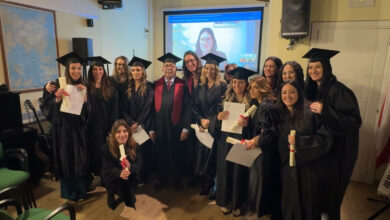 Photo of Conferiti i diplomi di specializzazione alla Scuola Aleteia: tutte donne le nuove psicoterapeute. Istituiti due nuovi premi intitolati a Vittorio Guidano e Gianni Liotti