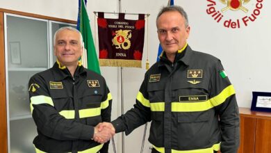 Photo of Vigili del Fuoco di Enna, passaggio di consegne: il bilancio del mandato Granata e la sfida del nuovo Comandante