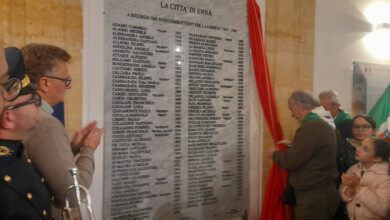 Photo of Enna ricorda i suoi eroi: svelata la lapide in memoria dei 94 partigiani ennesi