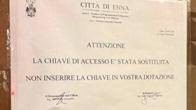 Photo of “Apri la porta”: il video notturno di alcuni neoeletti accende le polemiche a Enna