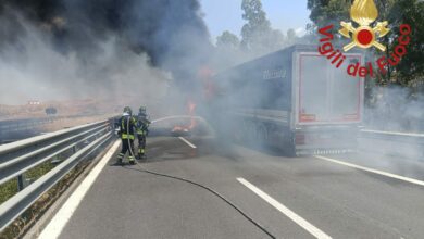 Photo of Incendio autotreno sulla A19, chiuso il transito in direzione Catania