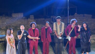 Photo of Trionfo di emozioni e pubblico al Teatro Antico di Morgantina: il debutto di “Dialoghi con Camilleri” incanta Aidone