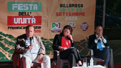 Photo of Regionali, Crisafulli alla Festa dell’Unità a Villarosa: «Cateno De Luca candidato, basta divieti della politica»