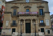 Photo of Enna ripudia la guerra, ma dimentica le sue battaglie